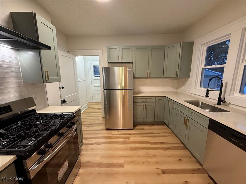 10318 Almira Avenue, Cleveland, OH 44111 Photo 13