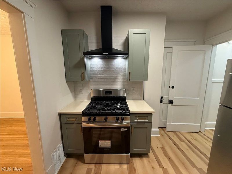 10318 Almira Avenue, Cleveland, OH 44111 Photo 14