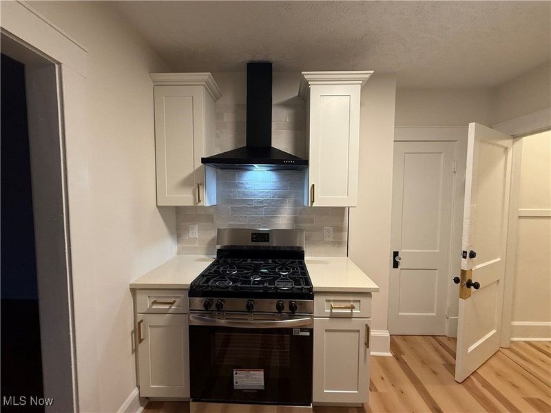 10318 Almira Avenue, Cleveland, OH 44111 Photo 6