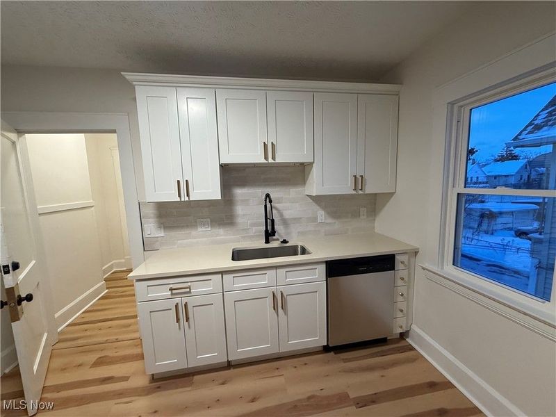 10318 Almira Avenue, Cleveland, OH 44111 Photo 7