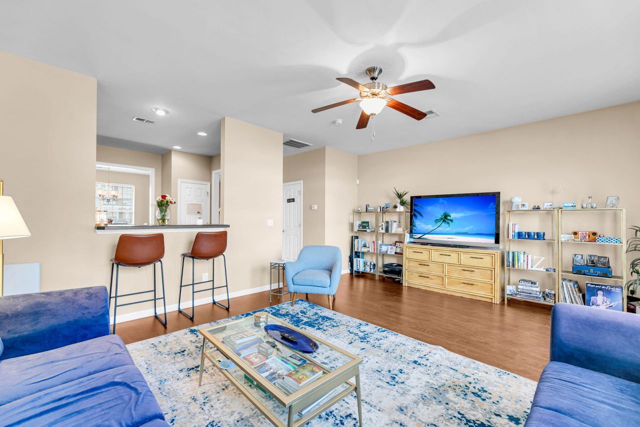 704 Hemingway Circle Photo 10