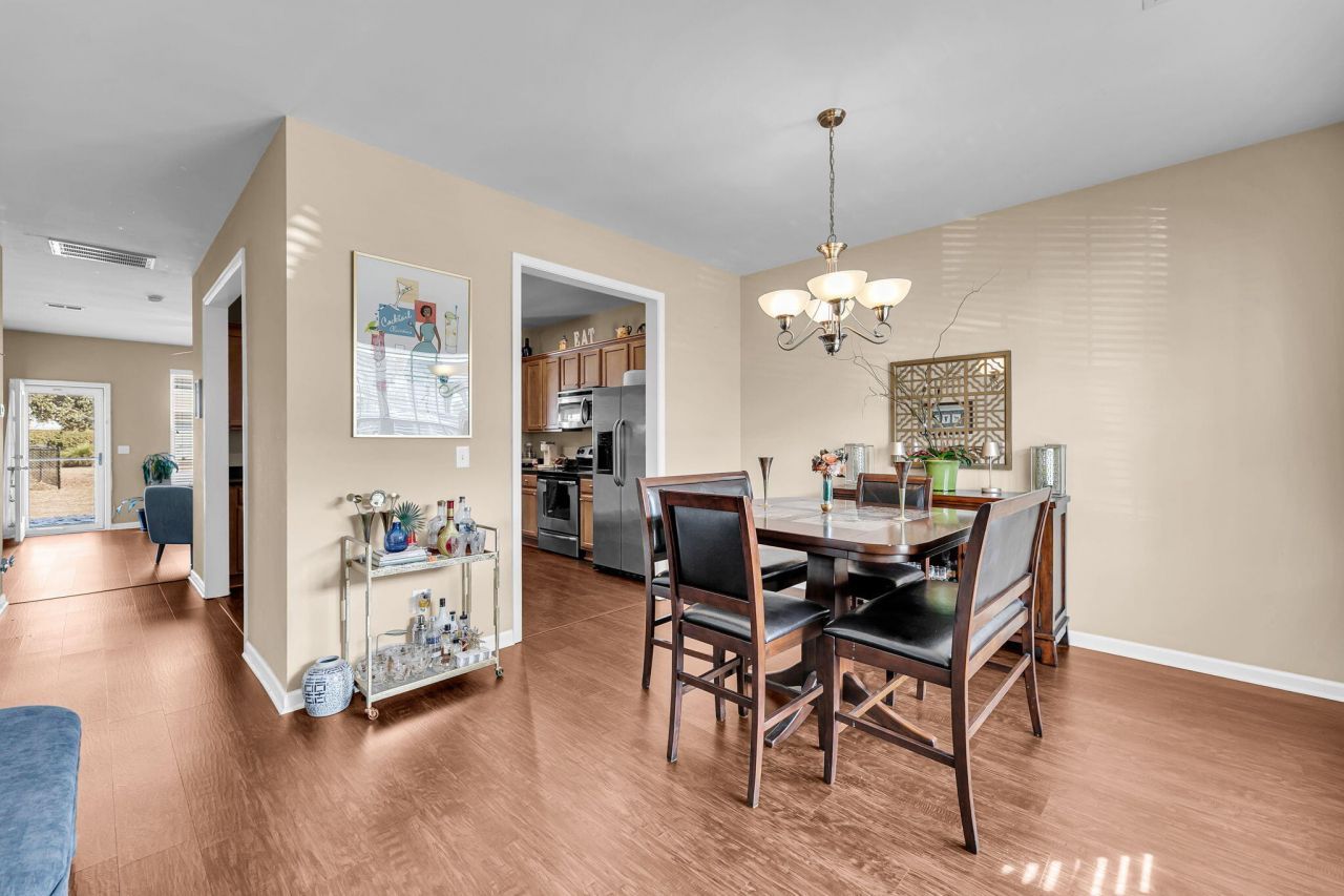 704 Hemingway Circle Photo 5