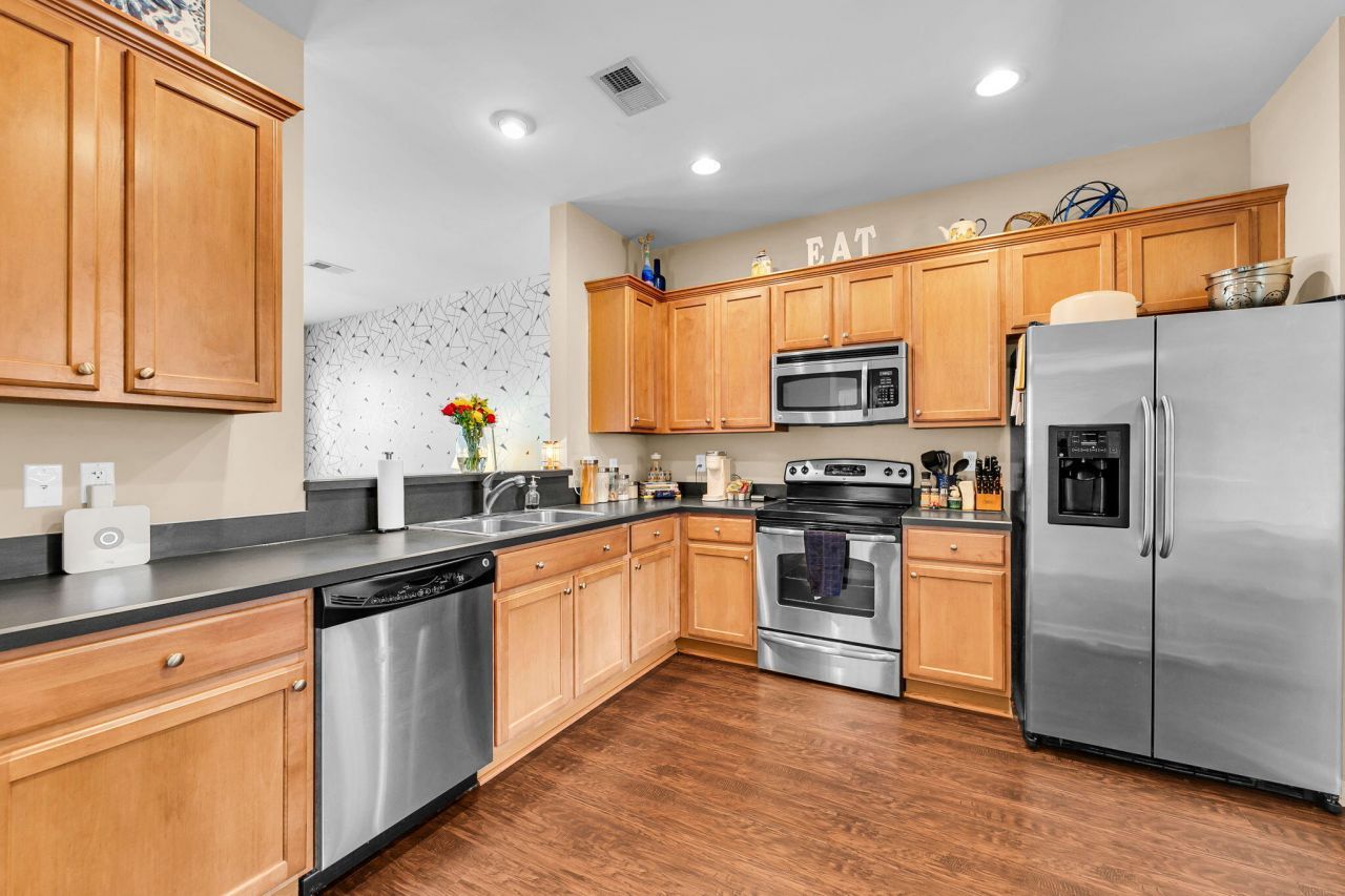 704 Hemingway Circle Photo 8