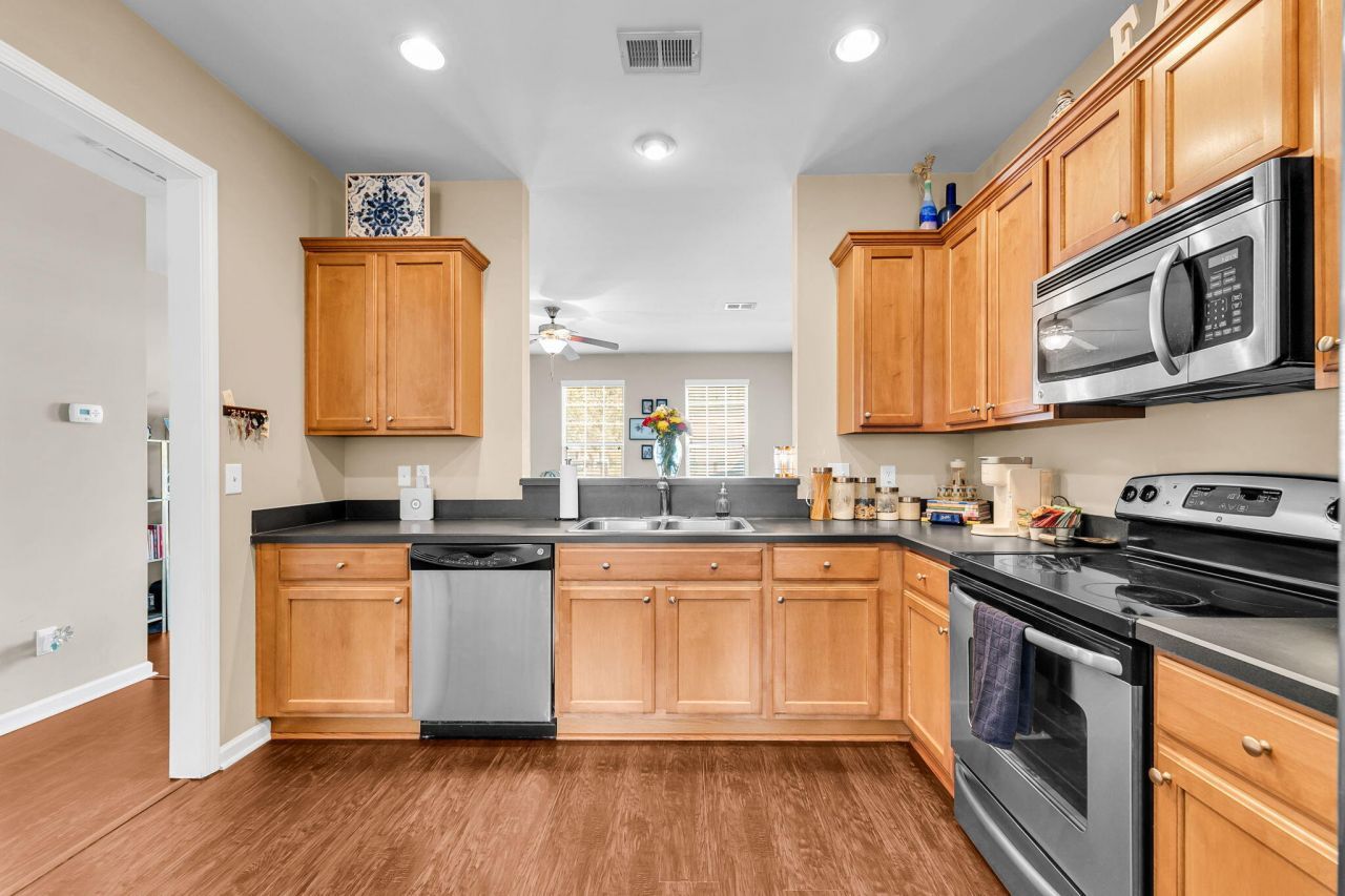 704 Hemingway Circle Photo 9