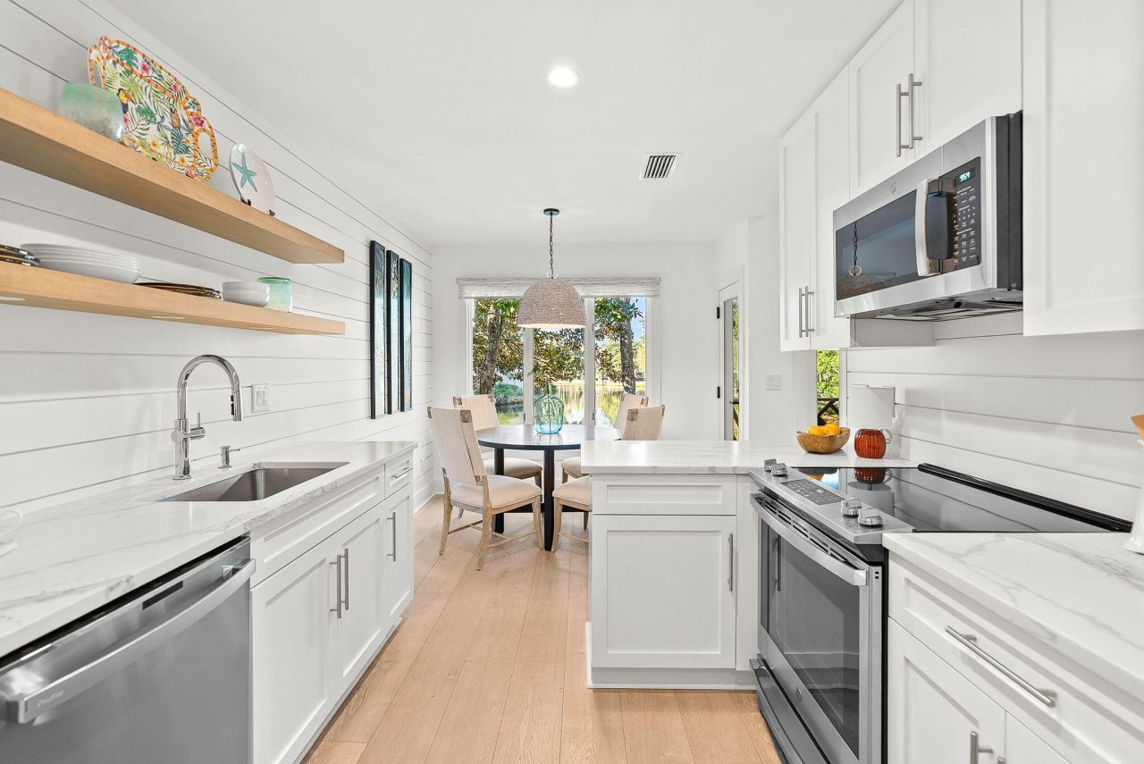 4826 Green Dolphin Way Photo 9