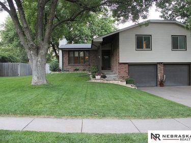 6510 Applewood Drive, Lincoln, NE 68516