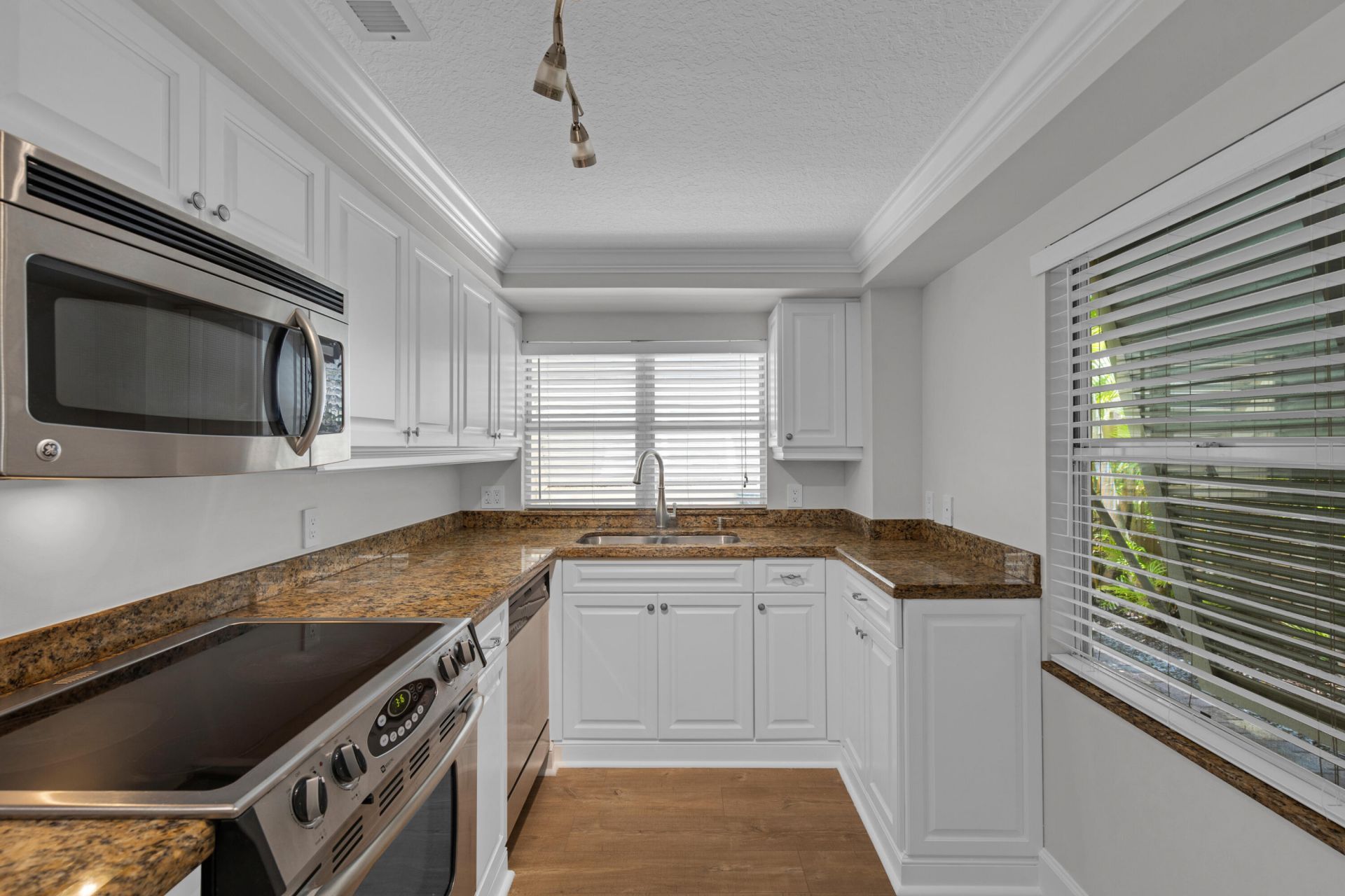 900 NE 4th Street, Unit B, Boca Raton, FL 33432 Photo