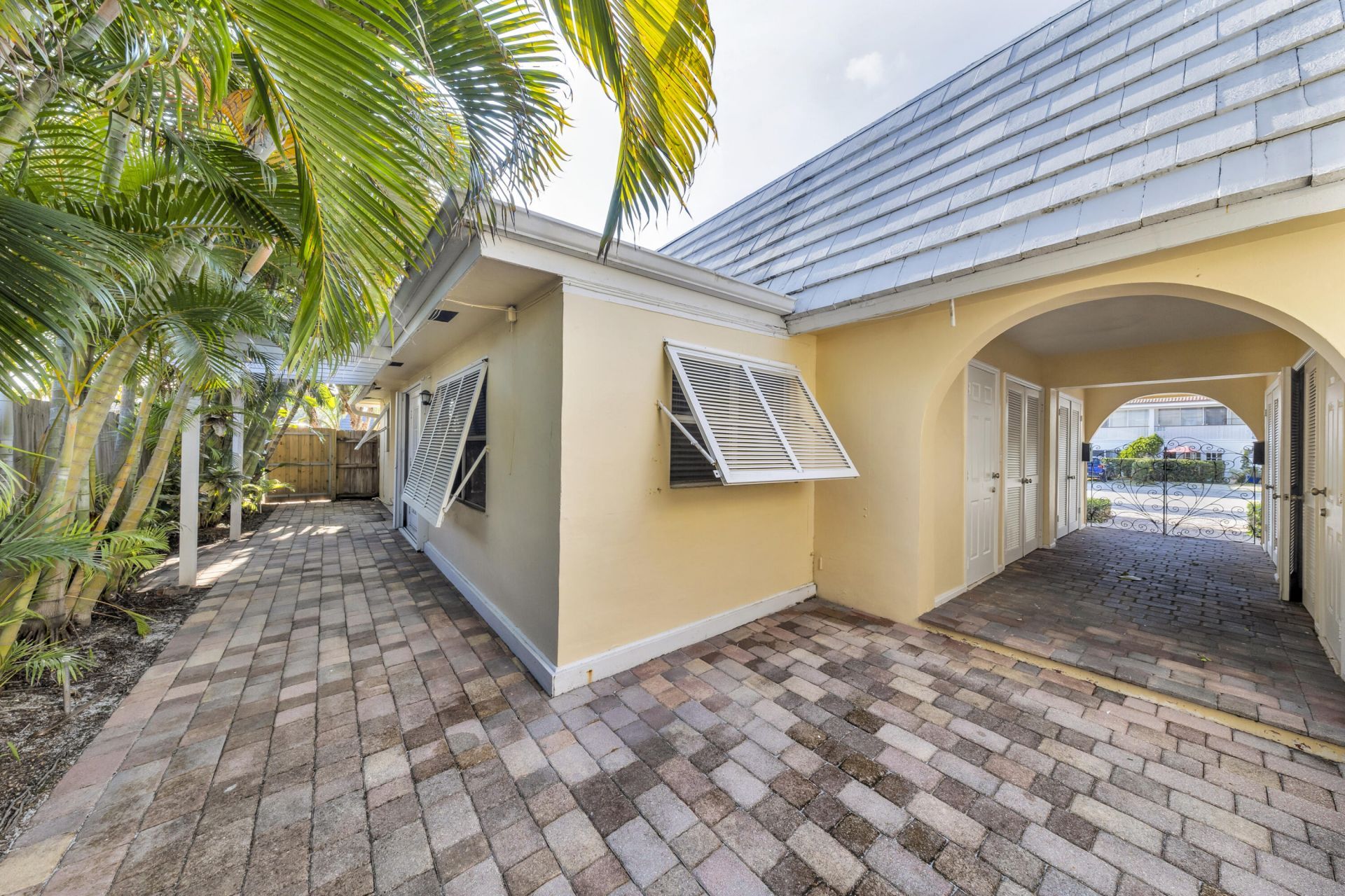 900 NE 4th Street, Unit B, Boca Raton, FL 33432 Photo