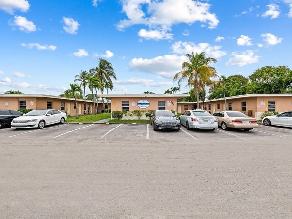 825 NW 10th Terrace, Unit 2, Fort Lauderdale, FL 33311