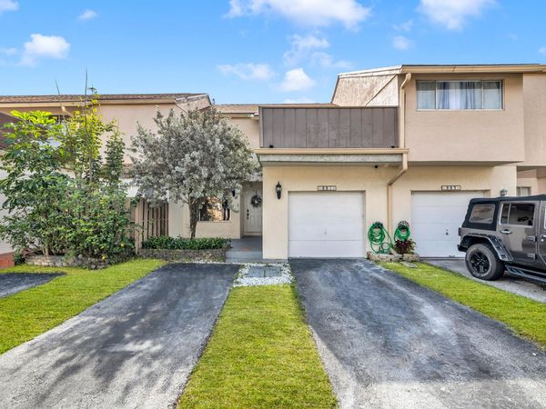 881 NW 81 Way, Unit 3, Plantation, FL 33324