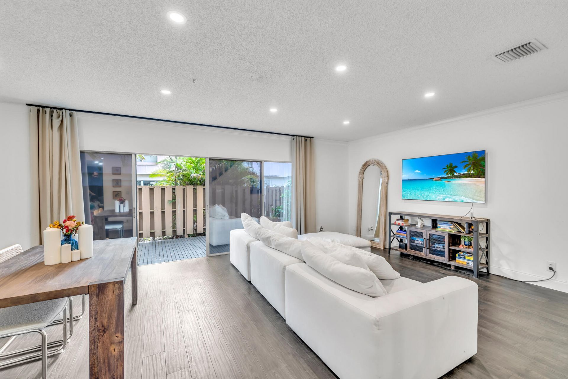 881 NW 81 Way, Unit 3, Plantation, FL 33324 Photo