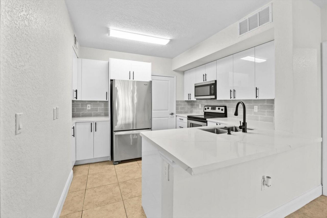 158 SW Peacock Boulevard, Unit 30-104, Port Saint Lucie, FL 34986 Photo