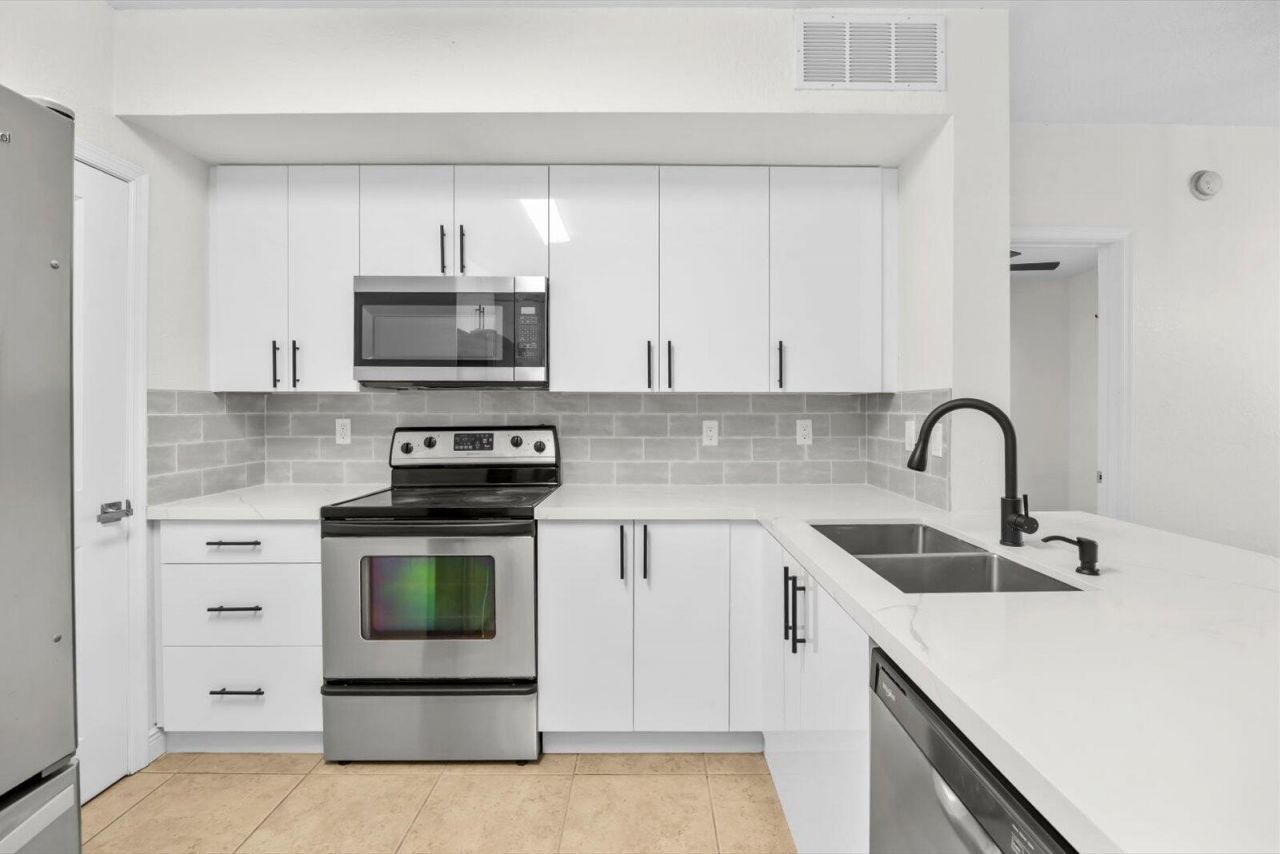 158 SW Peacock Boulevard, Unit 30-104, Port Saint Lucie, FL 34986 Photo