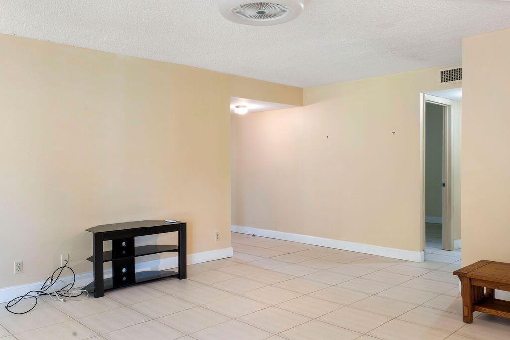 5701 Camino Del Sol, Unit 204, Boca Raton, FL 33433 Photo