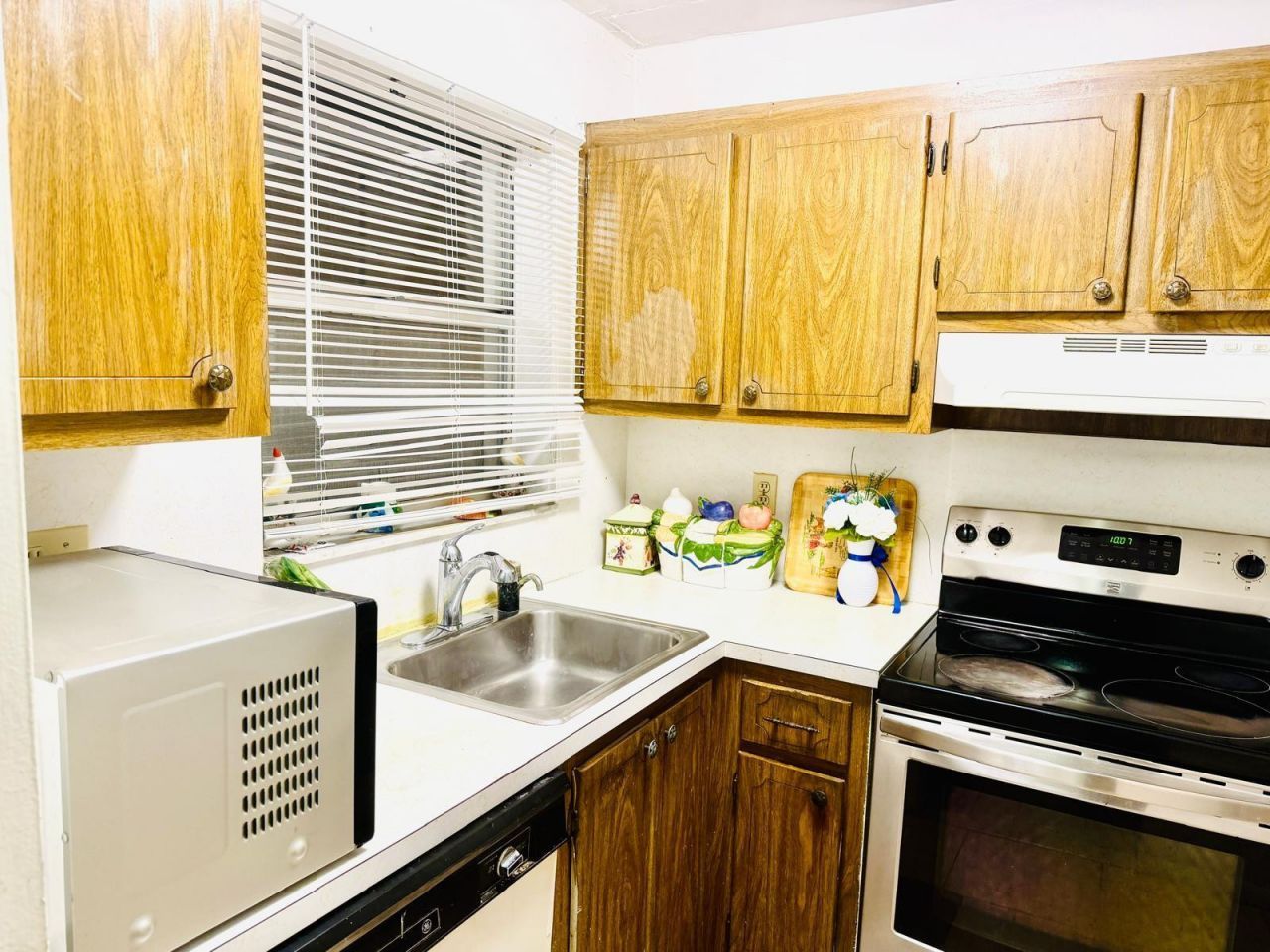 8460 Sunrise Lakes Boulevard, Unit 202, Sunrise, FL 33322 Photo