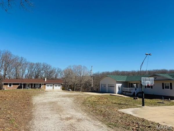 205 and 207 Center Point Rd , Steelville, MO 65565