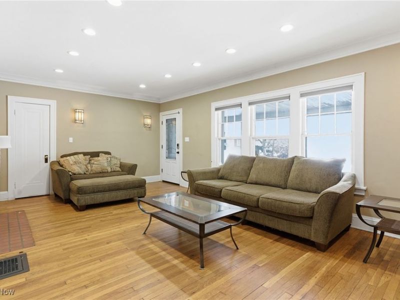 3271 Desota Avenue, Cleveland, OH 44118 Photo 8