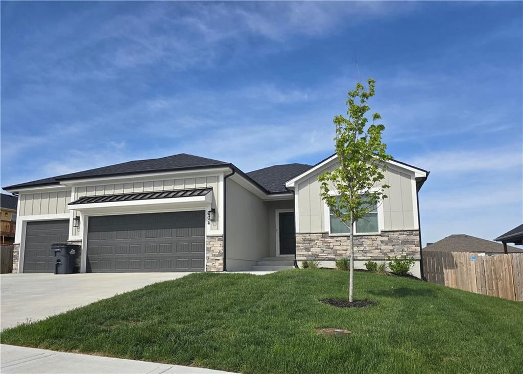 604 SW Meadowood Drive, Grain Valley, MO 64029 Main Photo