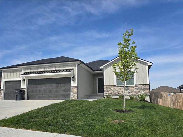 604 SW Meadowood Drive, Grain Valley, MO 64029