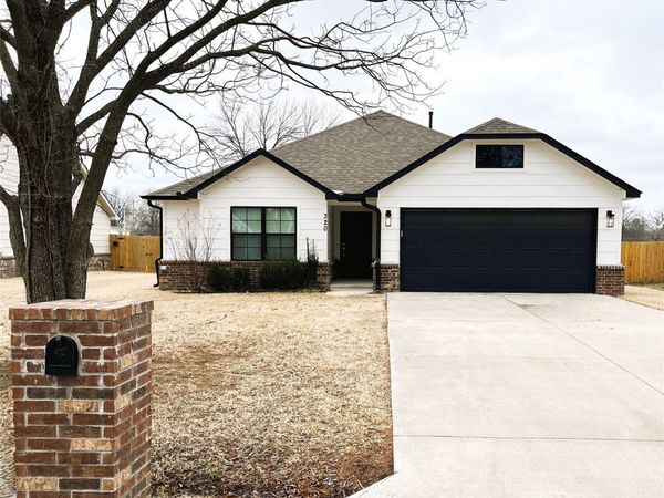 320 SE 6th Street, Pryor, OK 74361