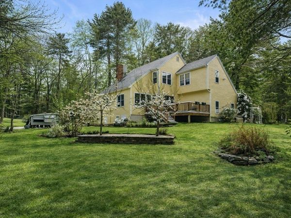 12 Campmeeting Rd, Topsfield, MA 01983