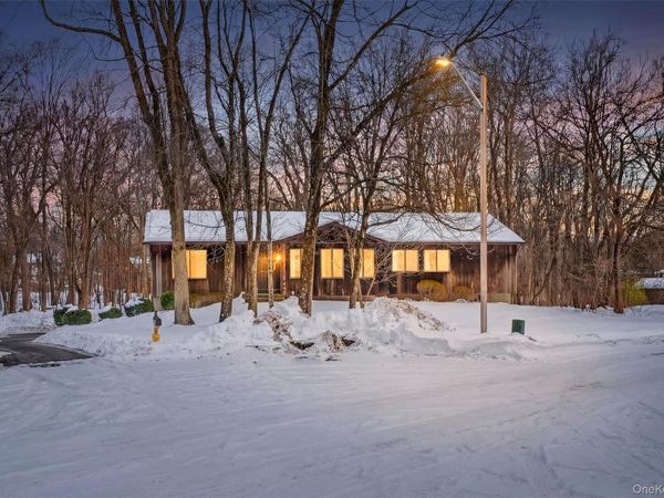 6 Pelham Court, Nanuet, NY 10954