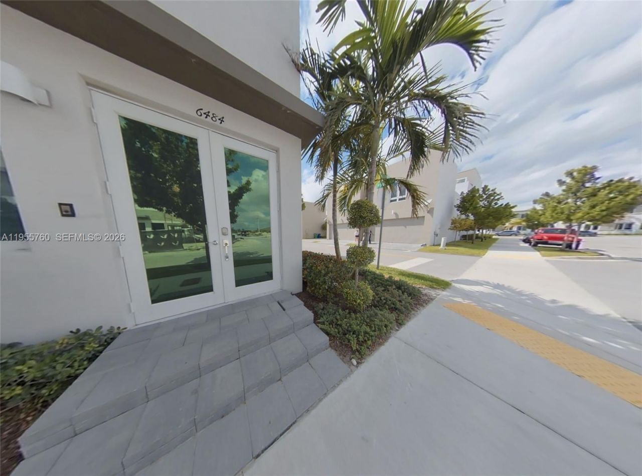 6484 NW 103rd Place, Unit 6484, Doral, FL 33178 Photo