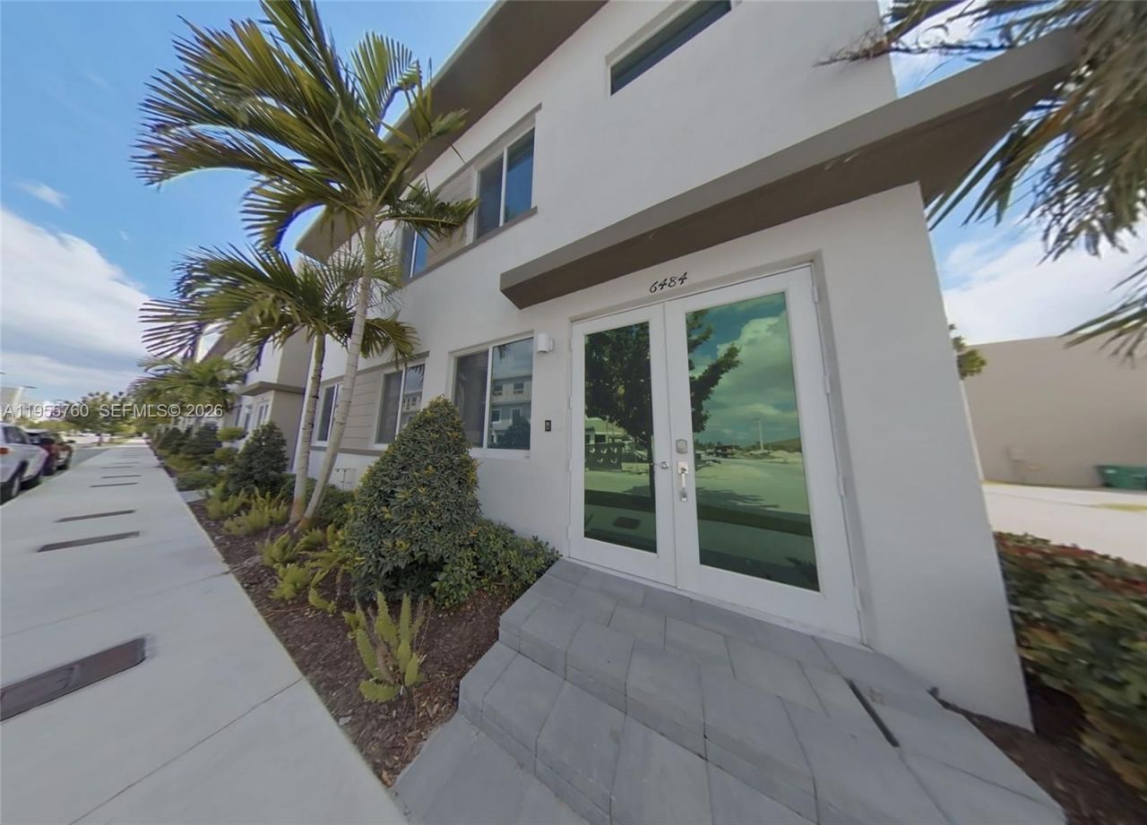 6484 NW 103rd Place, Unit 6484, Doral, FL 33178 Photo