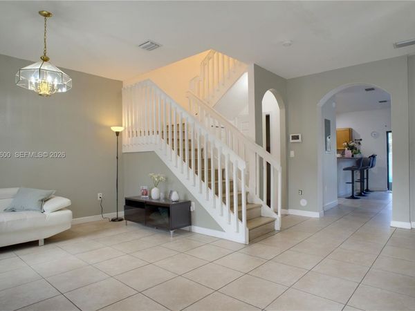 8915 W 35th Ave, Hialeah, FL 33018