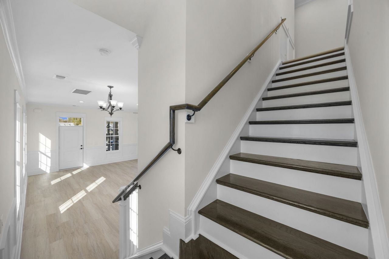 976 Farrow Pkwy. Photo 17