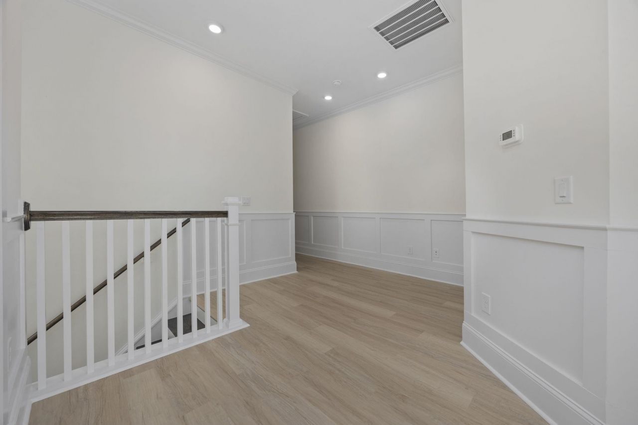 976 Farrow Pkwy. Photo 19