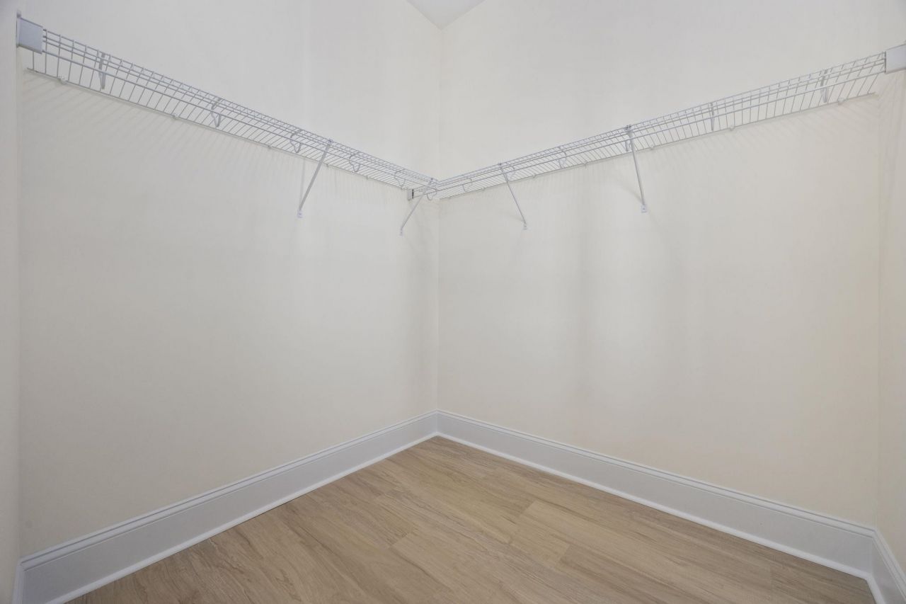 976 Farrow Pkwy. Photo 22