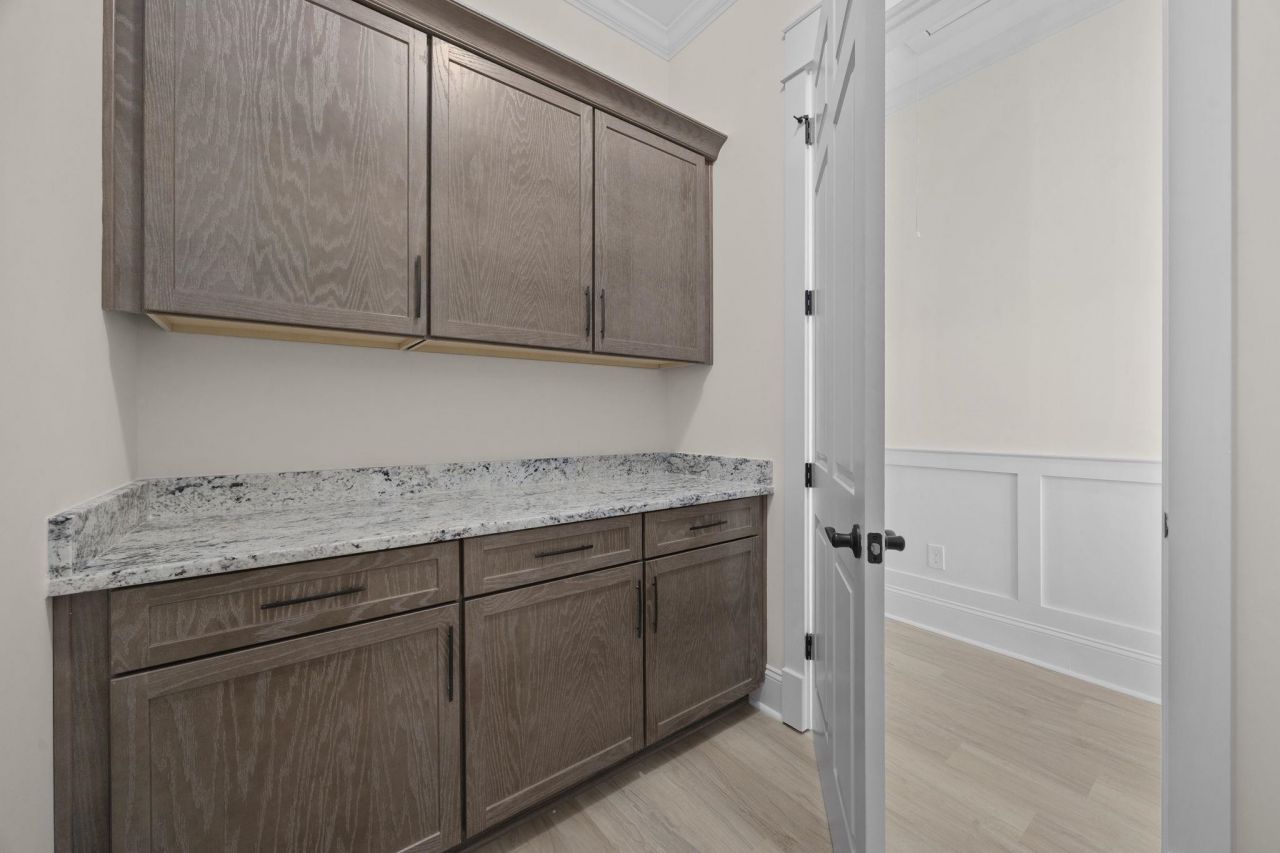 976 Farrow Pkwy. Photo 31