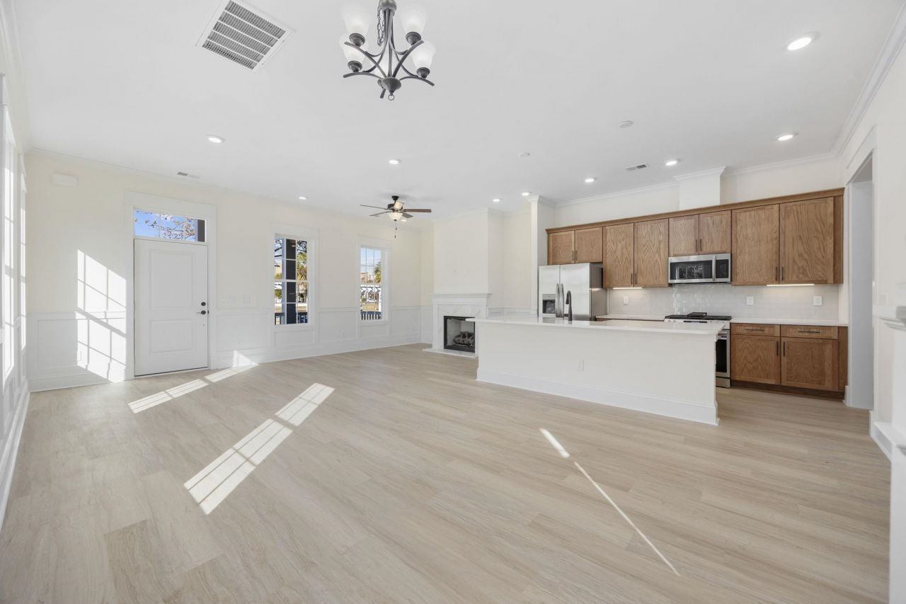 976 Farrow Pkwy. Photo 10