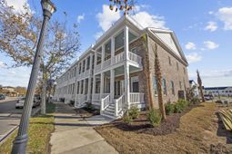 976 Farrow Pkwy. photo 4