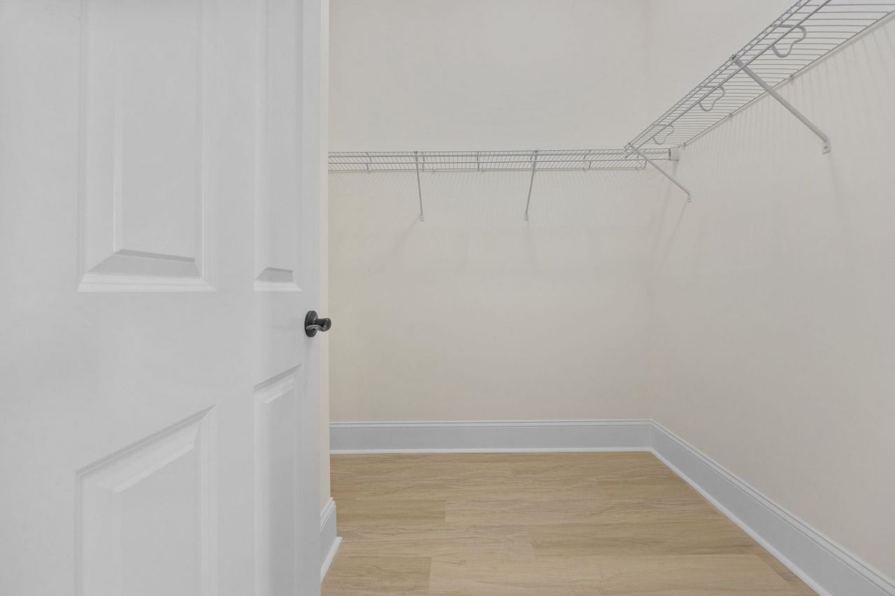 976 Farrow Pkwy. Photo 23