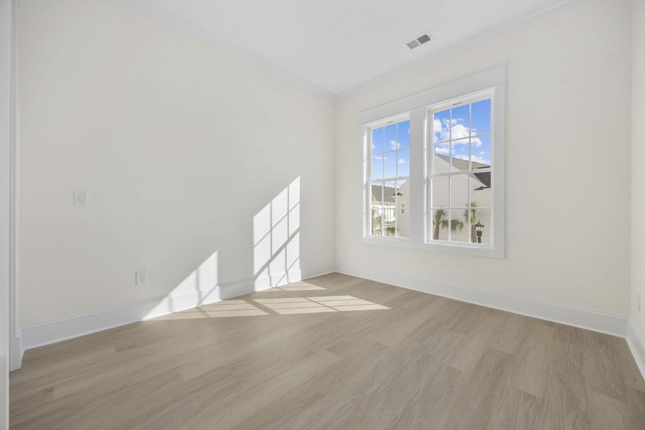 976 Farrow Pkwy. Photo 26