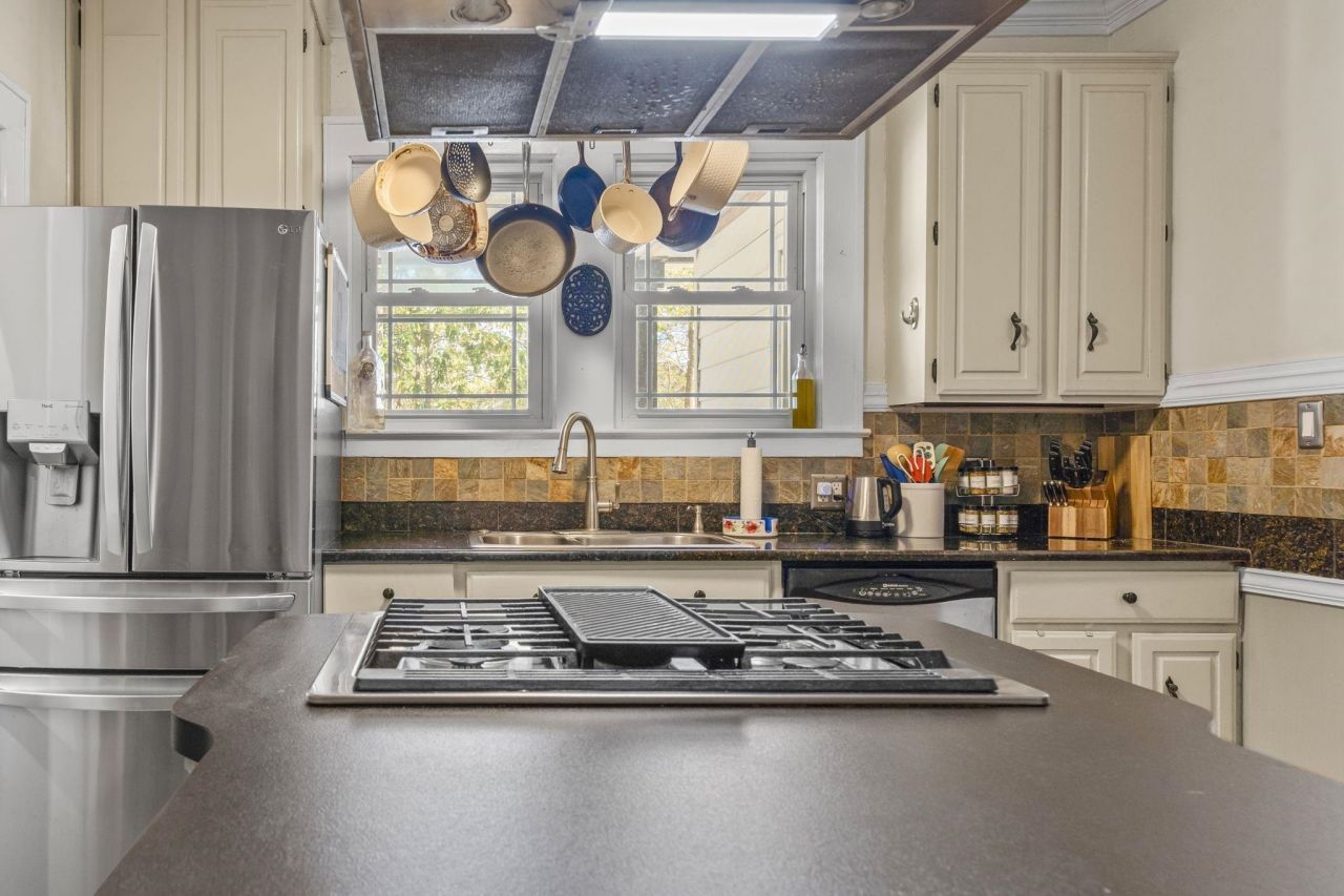 1006 10th Ave. Photo 12