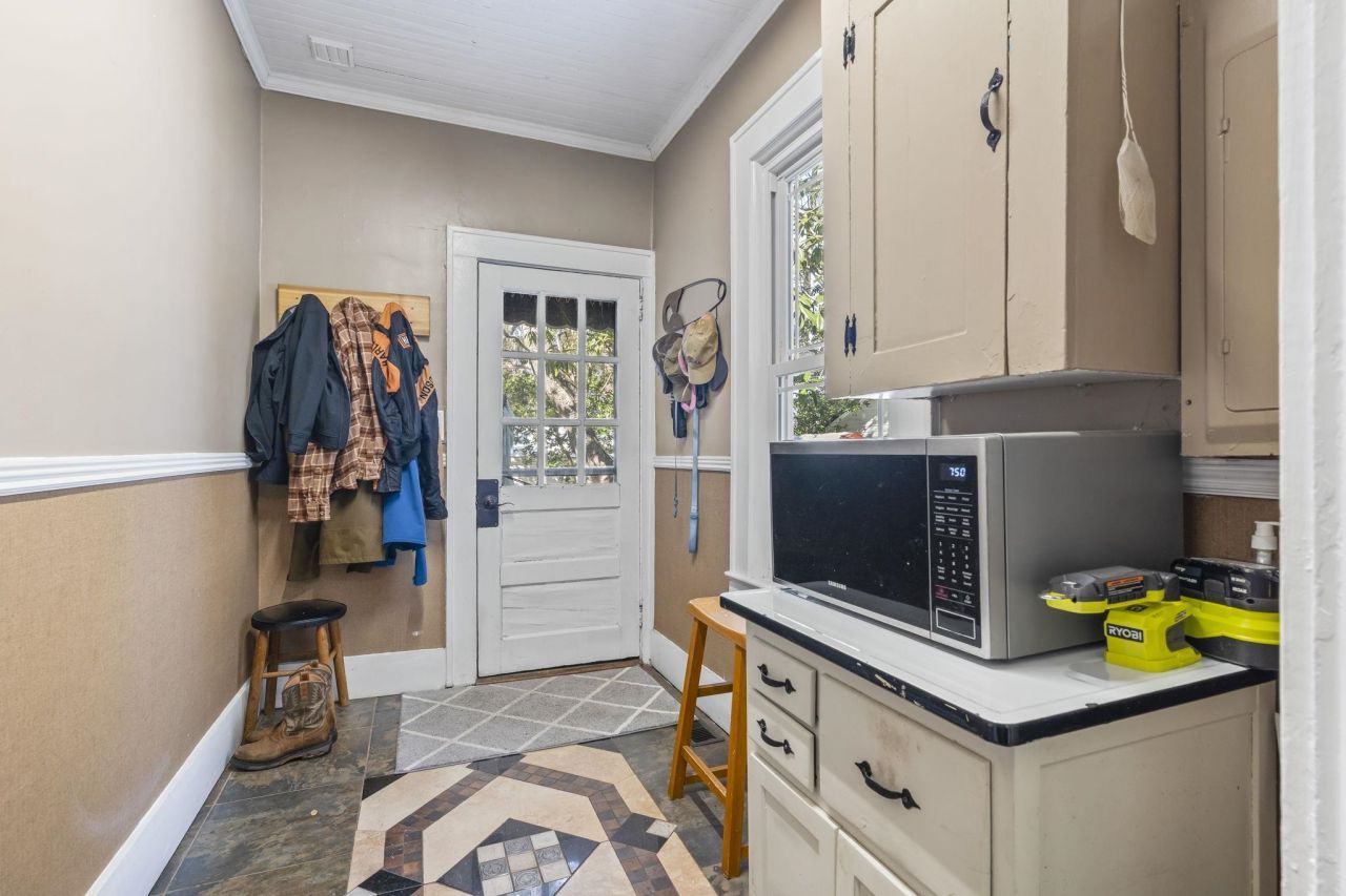 1006 10th Ave. Photo 13