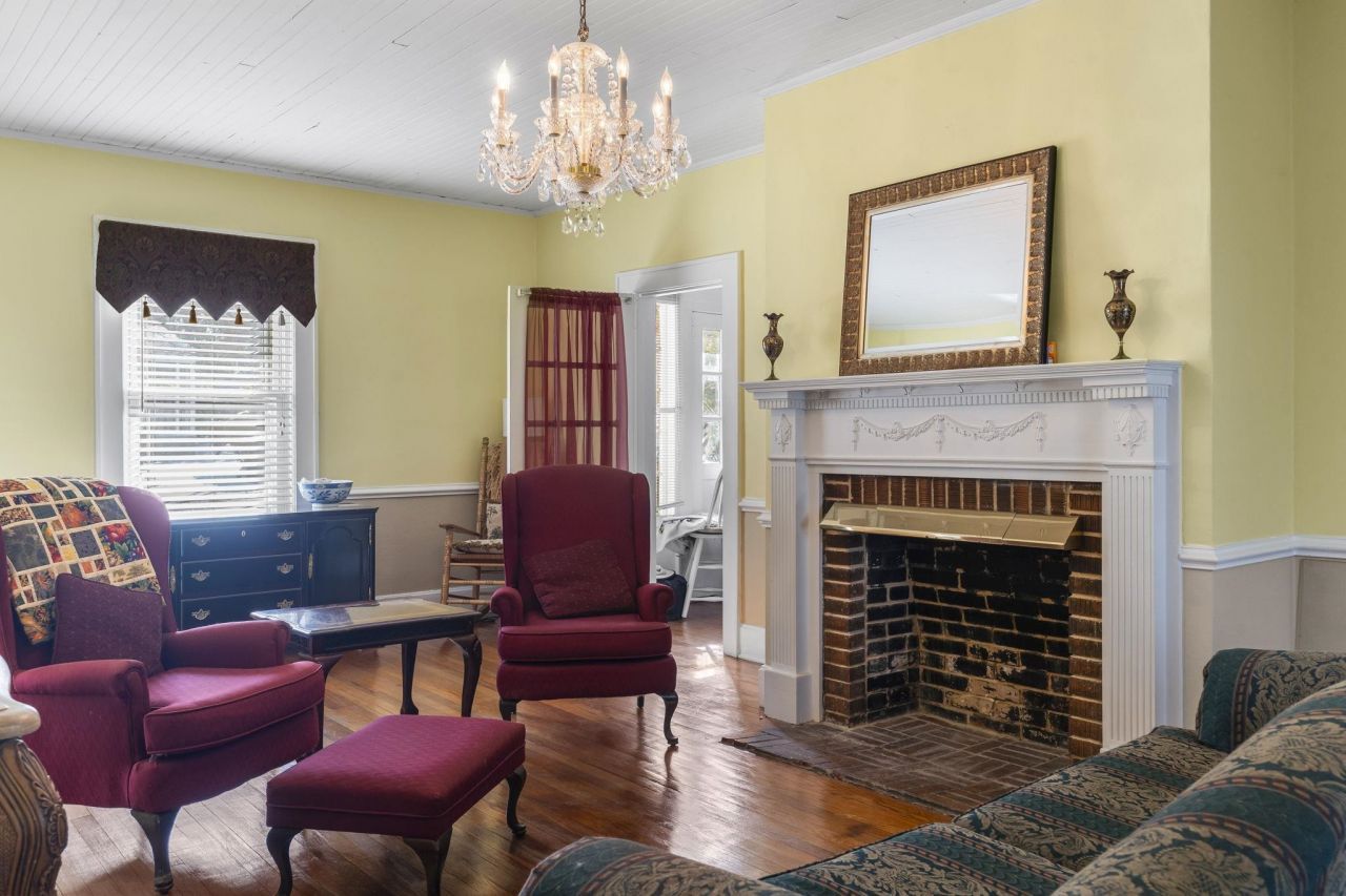 1006 10th Ave. Photo 16