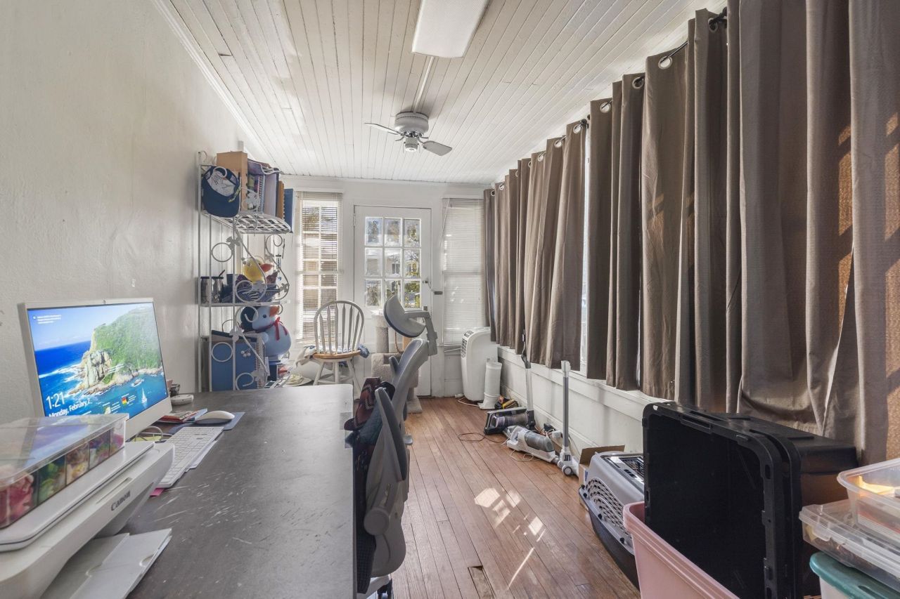 1006 10th Ave. Photo 21