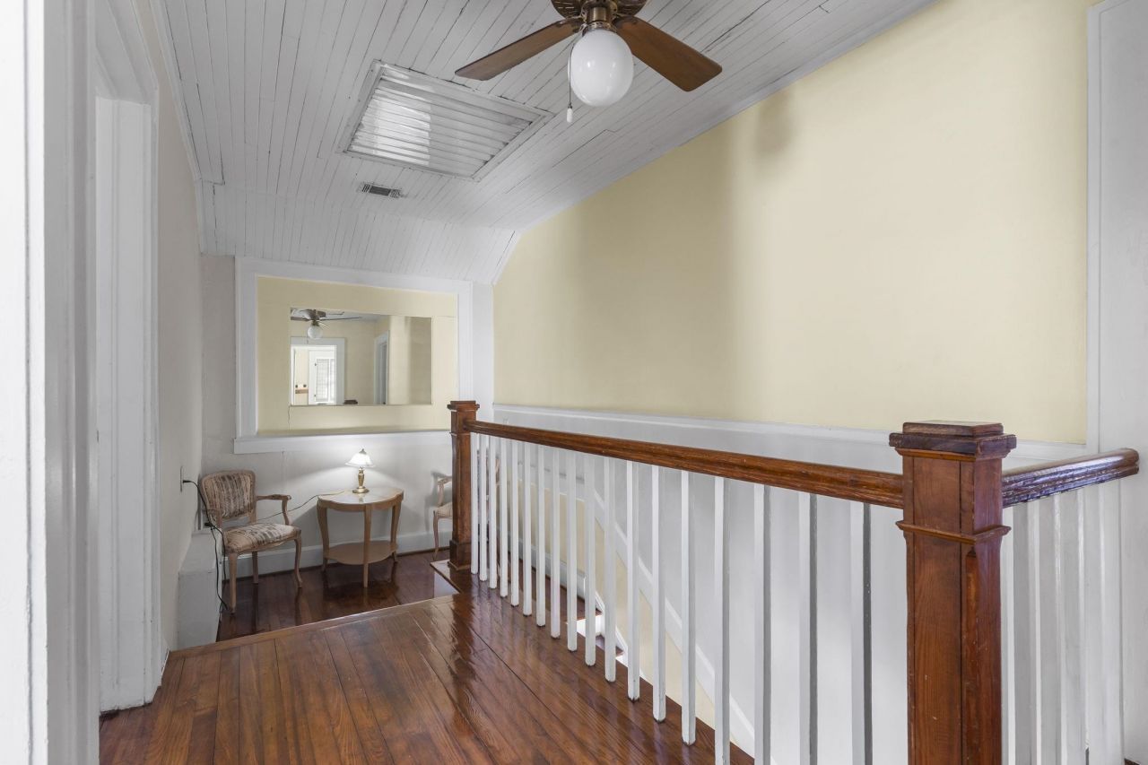 1006 10th Ave. Photo 22