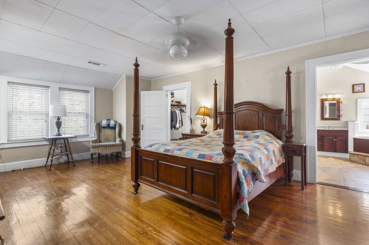 1006 10th Ave. Photo 23