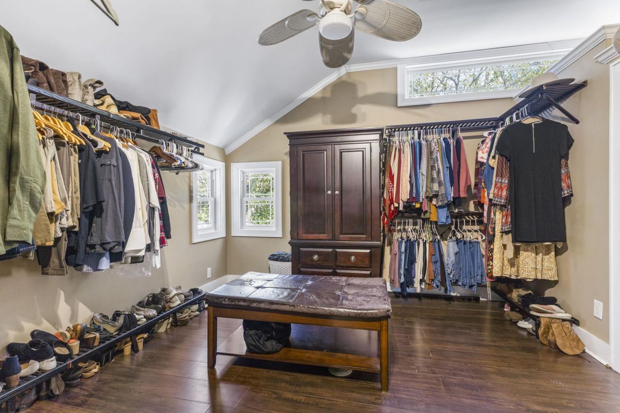 1006 10th Ave. Photo 25