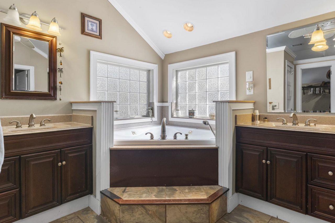 1006 10th Ave. Photo 26