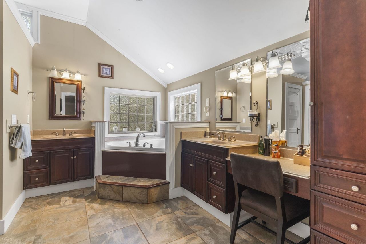 1006 10th Ave. Photo 30