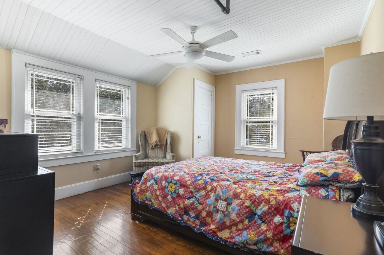 1006 10th Ave. Photo 32