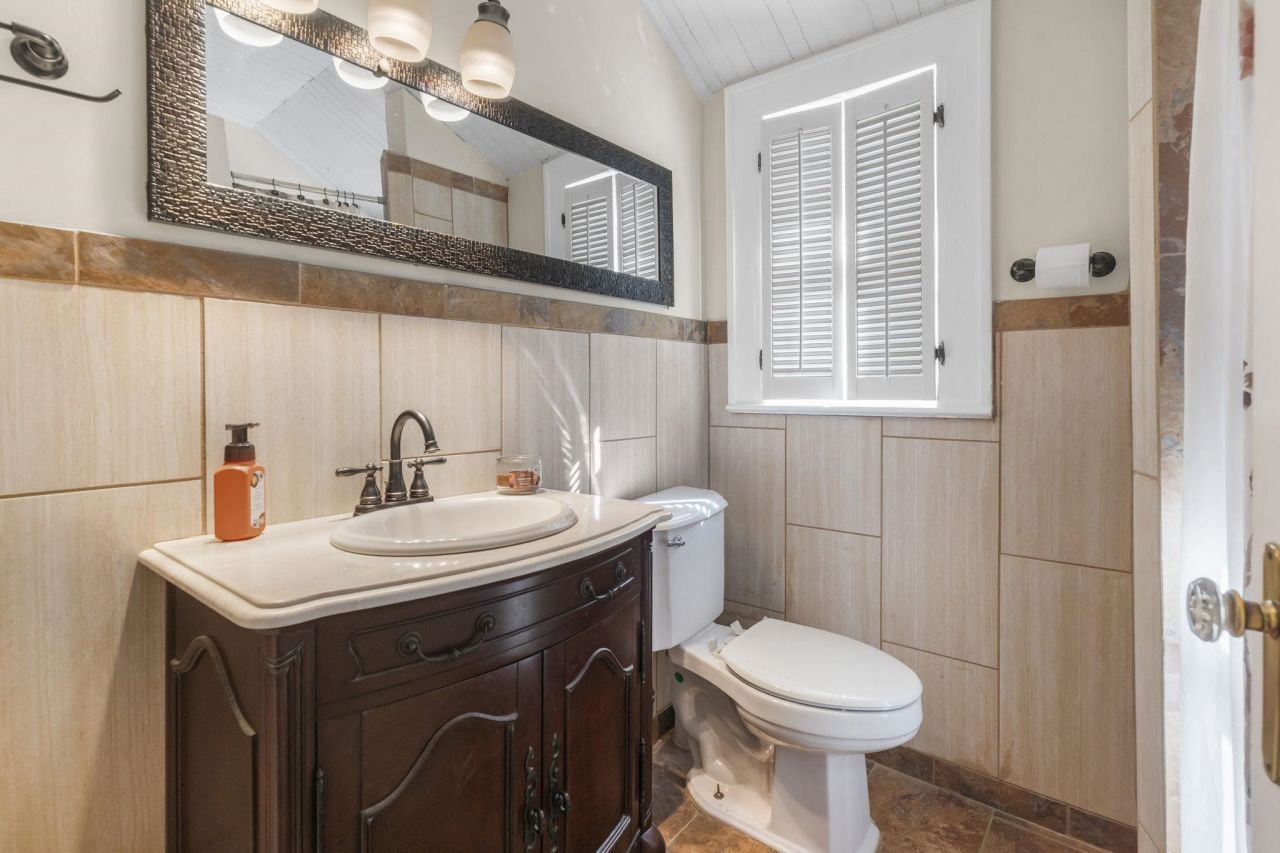 1006 10th Ave. Photo 33