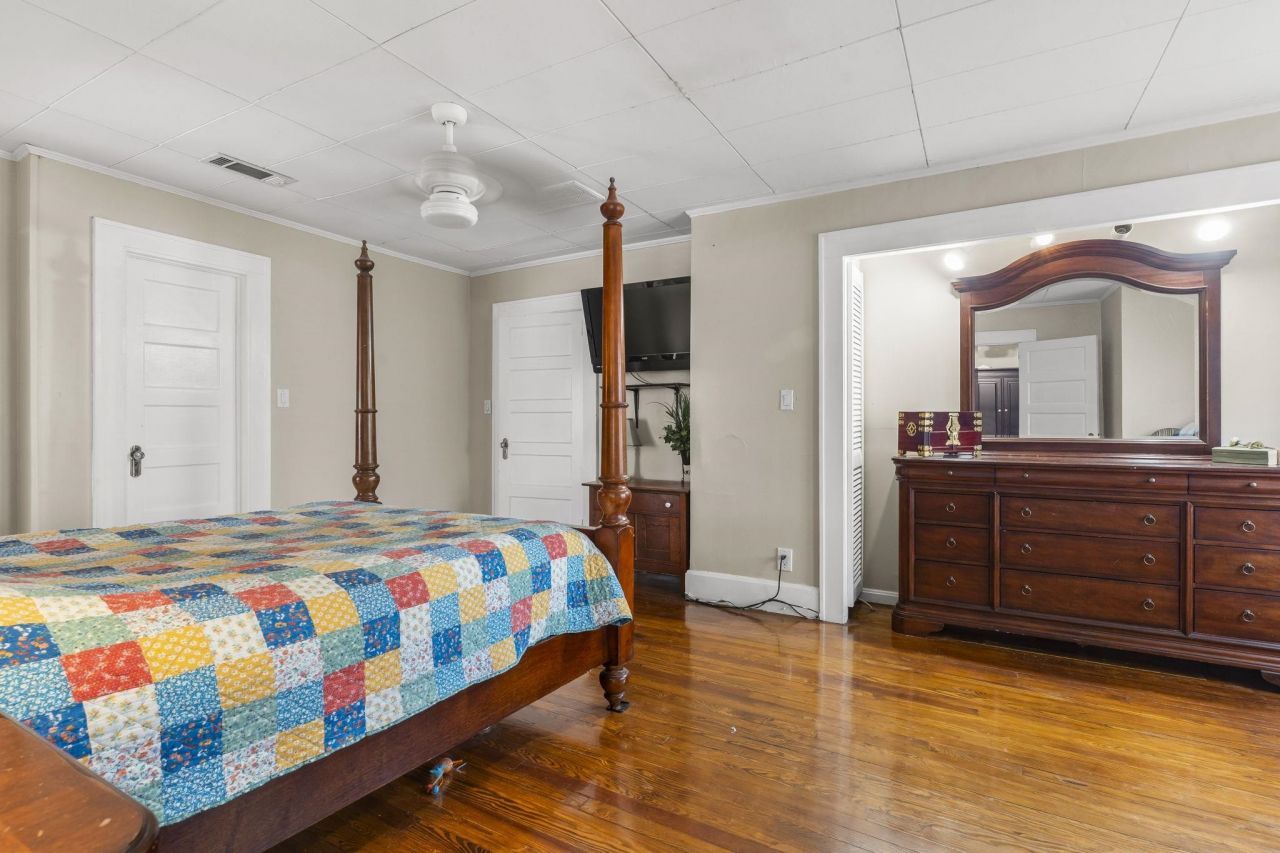 1006 10th Ave. Photo 34