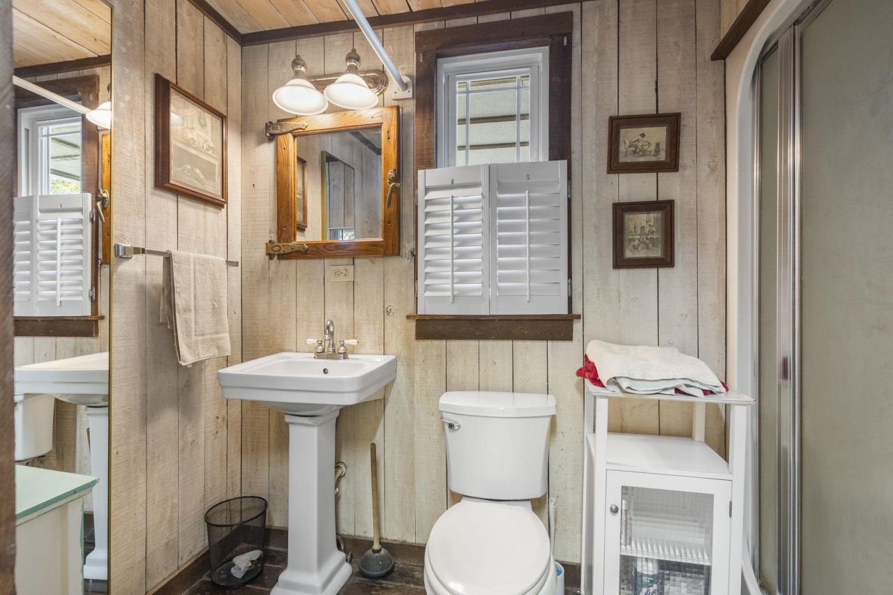 1006 10th Ave. Photo 35